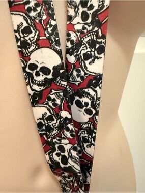 Disney Parks Pin Trading Lanyard Velcro Reversible Skull Pirates Caribbean- OS